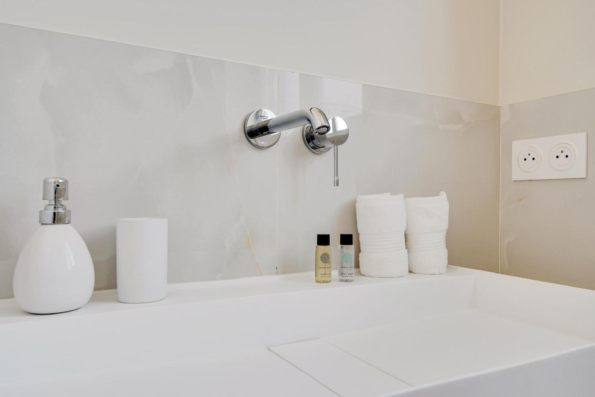 Suite Deluxe 1 By Les Maisons De Charloc Homes Boulogne-Billancourt Dış mekan fotoğraf